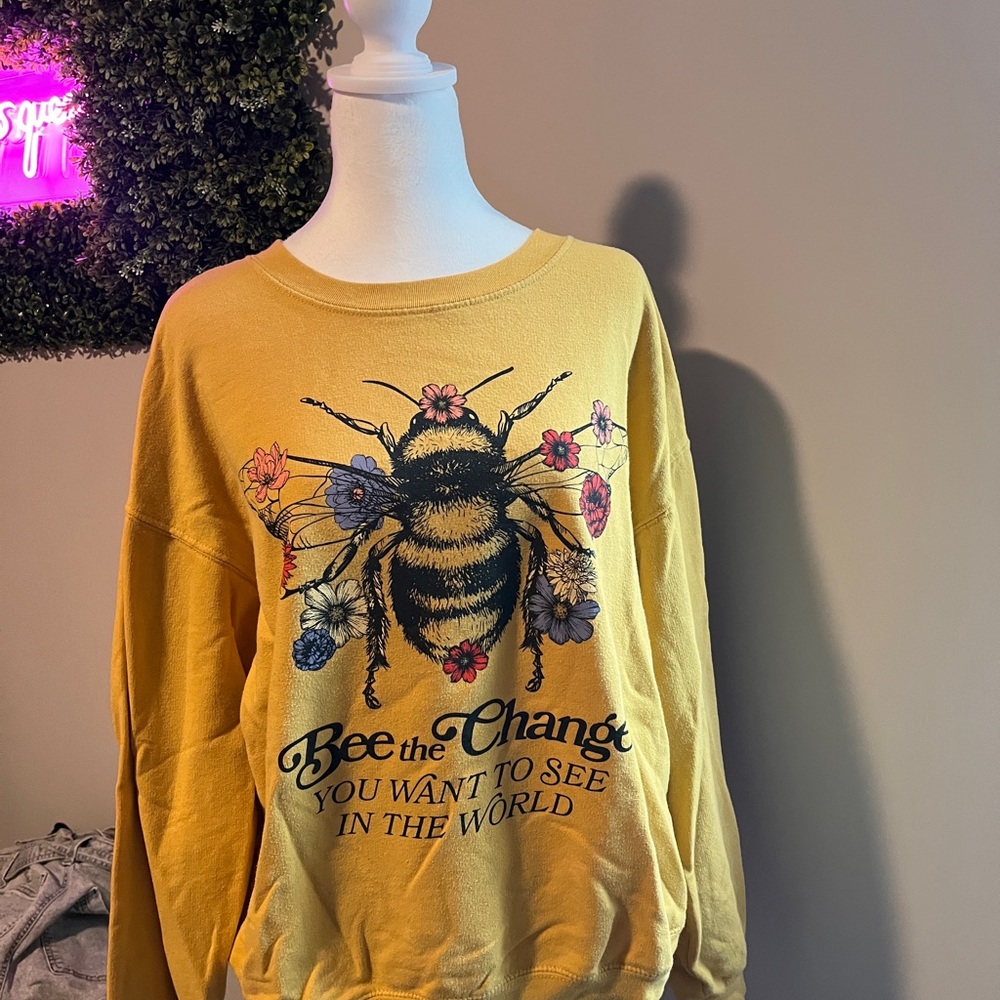 Yellow Bee Graphic Sweatshirt